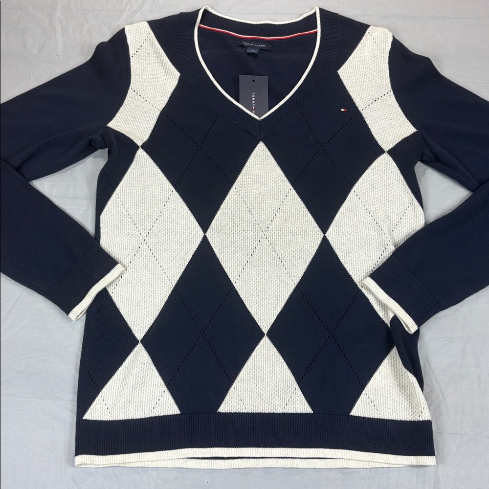 TOMMY HILFIGER NWT V NECK SWEATER